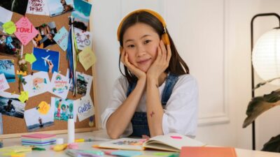 15 Pelajaran Hidup yang Bikin Anak Gadis Jadi Kuat dan Mandiri