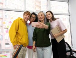 10 Beban Hidup Gen X Kini Norak di Mata Gen Z