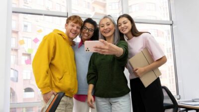 10 Beban Hidup Gen X Kini Norak di Mata Gen Z