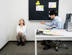 7 Rahasia Gelap yang Bikin Rekan Kerja Ilfeel Sama Kamu