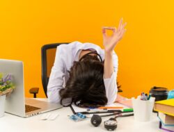 Burnout Bukan Cuma Capek! Ini 7 Cara Keluar dari Jeratnya