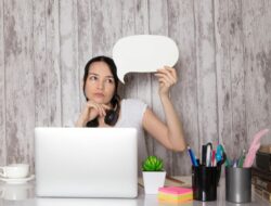 9 Ungkapan Sehari-hari Ini Bisa Bikin Kamu Terkesan Kurang Cerdas!