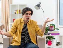 10 Hal yang Bikin Kamu Dicap Kurang Peka