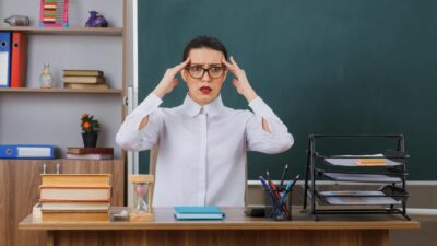 Orang Tua, Sadarkah? 10 Kebiasaan Ini Bikin Guru Stres!