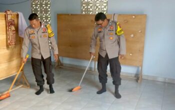 Bakti Religi Polsek Lembar, Tingkatkan Kebersihan dan Semangat Gotong Royong di Masyarakat