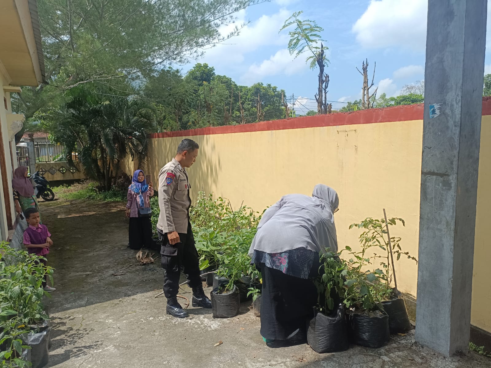 Dukung Pangan Nasional, Polisi Aktif Dampingi Petani Desa