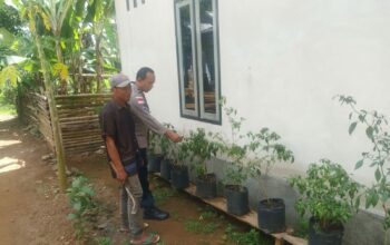Polri dan Warga Bangun Ketahanan Pangan Lewat Pekarangan Rumah di Sekotong