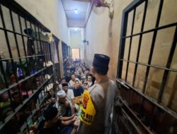 Momen Lebaran, Kapolres Loteng Ajak Tahanan Halal Bihalal.