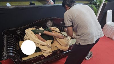 Pingsan di Pelabuhan Lembar: Pemudik Sakit Mendapat Pertolongan