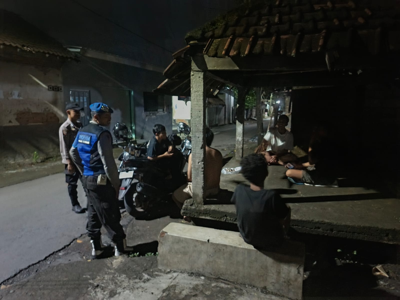 Cegah Kriminalitas, Polsek Kuripan Gencarkan Patroli Blue Light