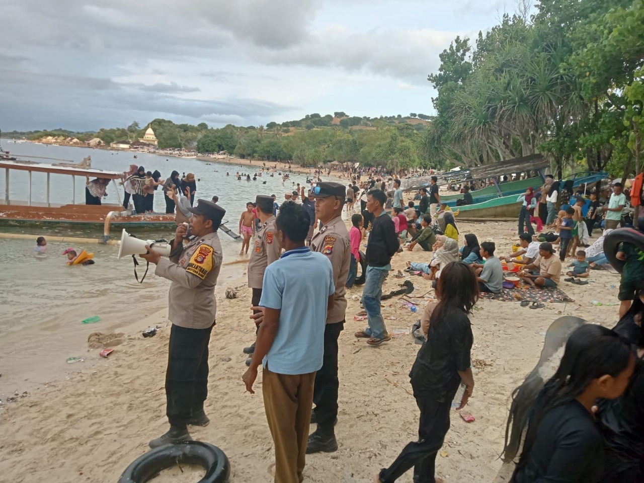 Pengamanan Ketat Objek Wisata Sekotong Saat Perayaan Lebaran Ketupat 1446 H