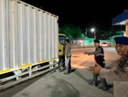 Operasi Ketupat 2025: Polisi Perketat Pengamanan di Pelabuhan Lembar