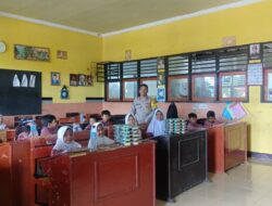 Polsek Gerung Kawal Distribusi Makanan Bergizi Gratis untuk Siswa