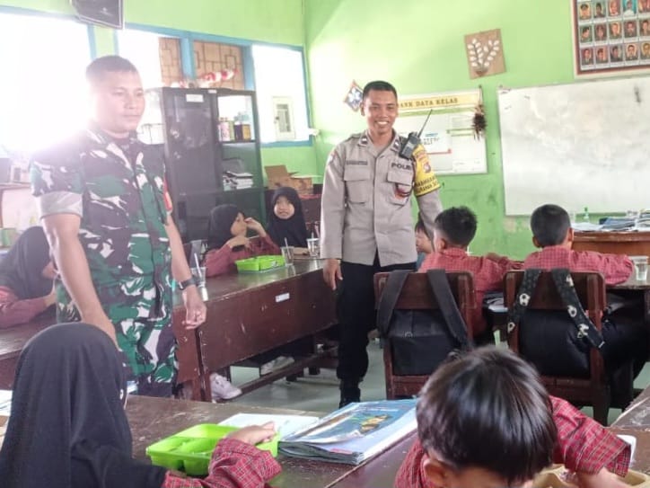 Polsek Gerung Kawal Ketat Program Makan Bergizi Gratis, Ribuan Siswa Terima Manfaat