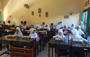 Polsek Labuapi Kawal Uji Coba Program Makan Bergizi Gratis di Lombok Barat