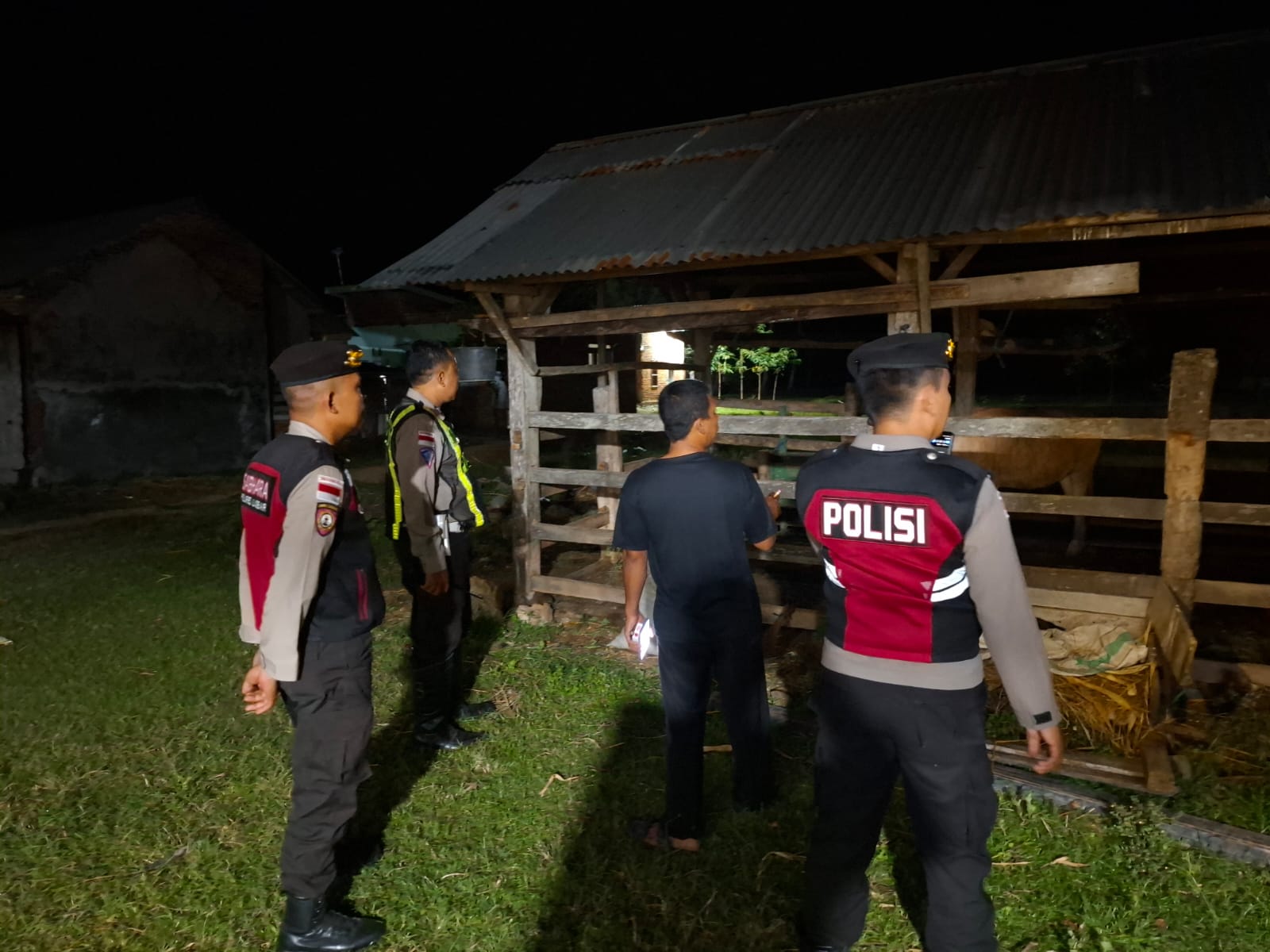 Keamanan Masyarakat Ditingkatkan, Polsek Sekotong Rutin Patroli Malam