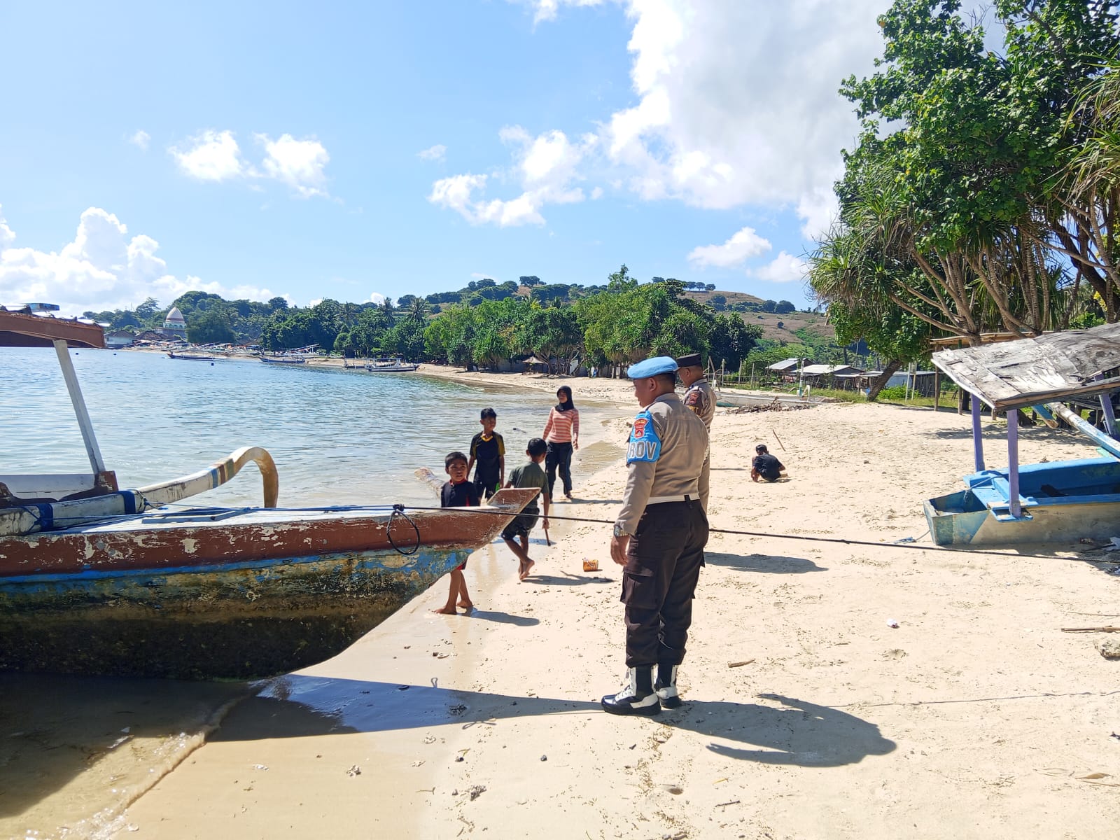 Patroli Rutin Polsek Sekotong Amankan Obyek Wisata di Lombok Barat