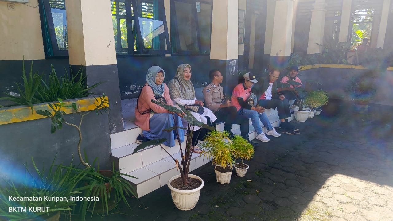 Musim Tanam Padi: Polri dan BPP Kuripan Sinergi di Lapangan