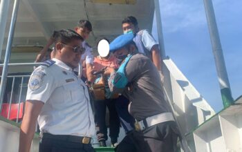 Kolaborasi Polsek dan BKK Lembar Selamatkan Ibu Melahirkan di Kapal