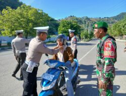 Anggota Pos Pam Amahami Laksanakan Pengaturan Lalu Lintas dalam Ops Ketupat Rinjani 2025