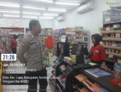 Personel Polsek Lape Sambangi Swalayan Sosialisasikan Penolakan Aksi Premanisme