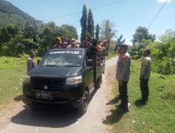 Kapolsek Woja Pimpin Langsung Pengamanan Wisata Pantai Ria di Libur Lebaran