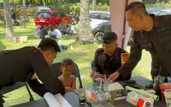 Anak Hilang di Pantai, SAR Brimob Polda NTB Gerak Cepat Temukan Orangtuanya