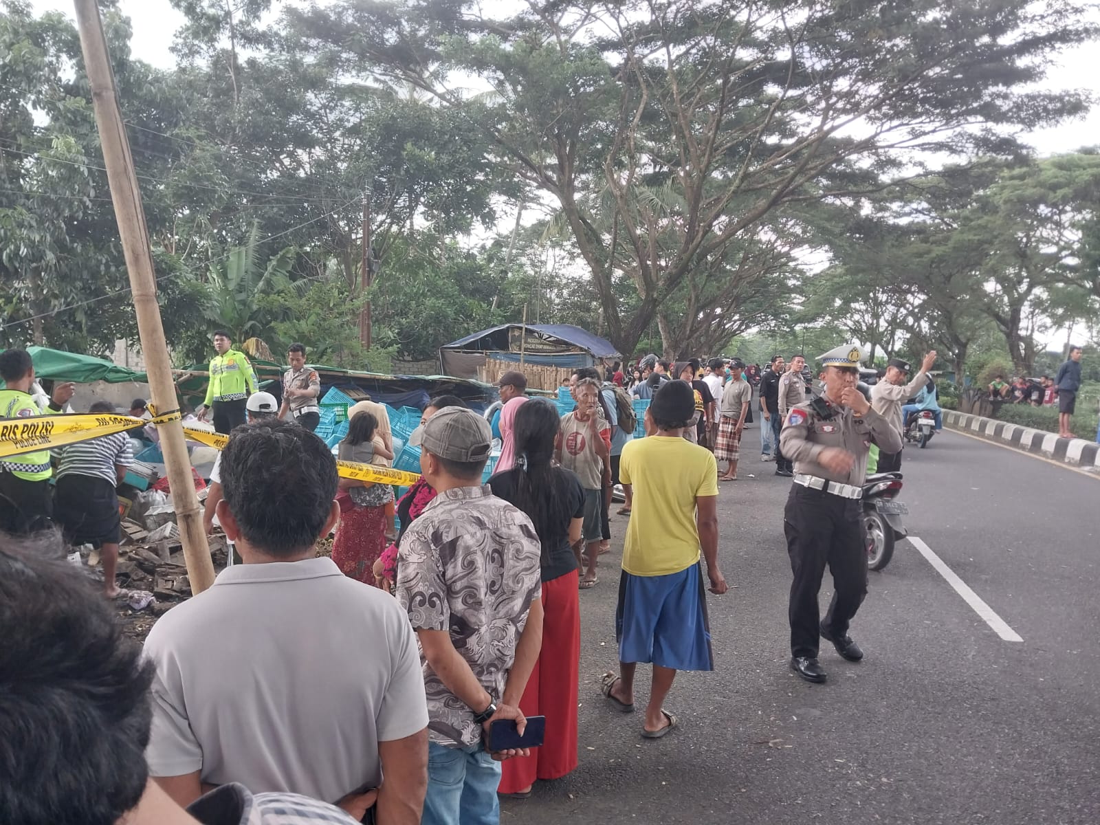 Kecelakaan Truk di Lombok Barat: Satu Korban Jiwa, Polisi Bertindak Cepat
