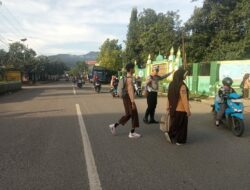 Personel Polsek Rasanae Barat Laksanakan Giat Rawan Pagi/Strong Point di Depan MTsN 1 Kota Bima
