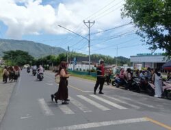 Ciptakan Rasa Aman, Polsek Seteluk Gelar Patroli Rawan Siang di Depan SMPN 1 Seteluk