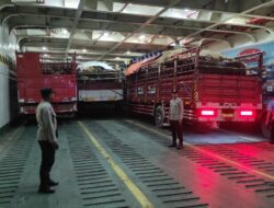 Pengamanan Ketat di Pelabuhan Lembar, Pastikan Pemuatan Truk Ternak Sapi Berjalan Lancar