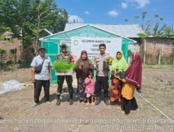 Tingkatkan Semangat Ketahanan Pangan, Bhabinkamtibmas Desa Labuhan Lalar Bantu Warga Persiapkan Lahan untuk Tanaman Bergizi