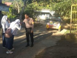 Berikan Rasa Aman Bagi Masyarakat Pengguna Jalan, Polsek Donggo Terjunkan Personil di Titik Rawan