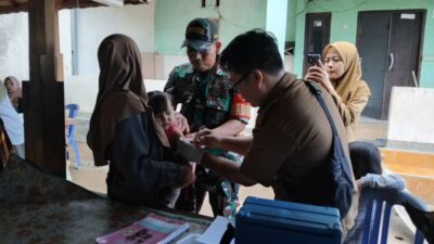 Sinergi TNI-Nakes, Balita Lombok Barat Terima Gizi Imunisasi