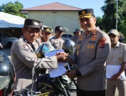 Dukung Pelaksanaan Tugas, Kapolres Sumbawa Bagikan Randis Kepada Bhabinkamtibmas.