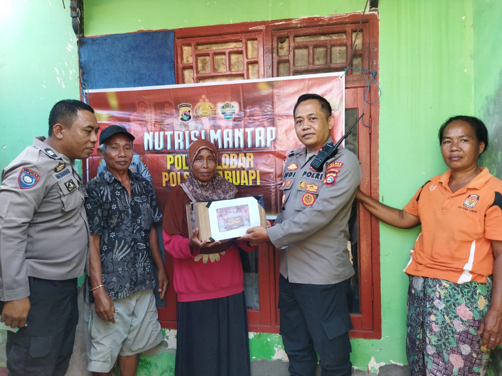 Bantuan Nutrisi Polsek Labuapi Dukung Kesehatan Warga Disabilitas di Lombok Barat