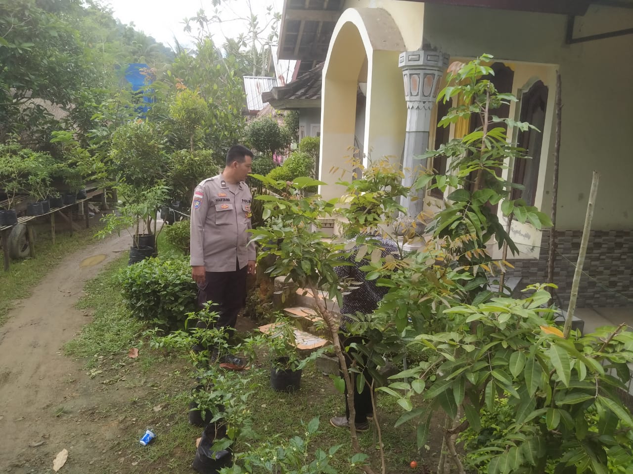 Dukung Pertanian Pekarangan, Polri Hadir Erat di Tengah Masyarakat di Sekotong