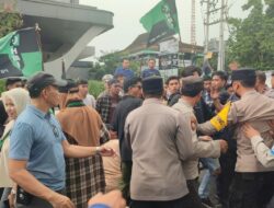 Unjuk Rasa HMI MPO, Empat Anggota Polri Terluka.