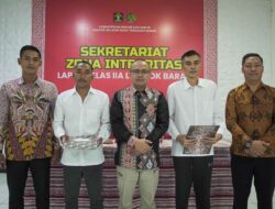 Enam Orang Warga Binaan Lapas Lombok Barat Terima Remisi Waisak.