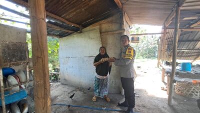 Polsek Sekotong Berikan Bantuan Nutrisi untuk Warga Pelangan