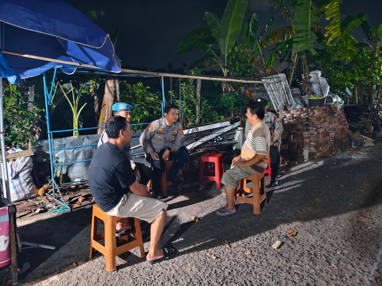 Kamtibmas Kondusif: Peran Aktif Polsek Kediri di Lapangan