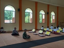 Polres Lombok Barat Amankan Perayaan Tri Suci Waisak 2569 TB dengan Bakti Sosial di Desa Mareje