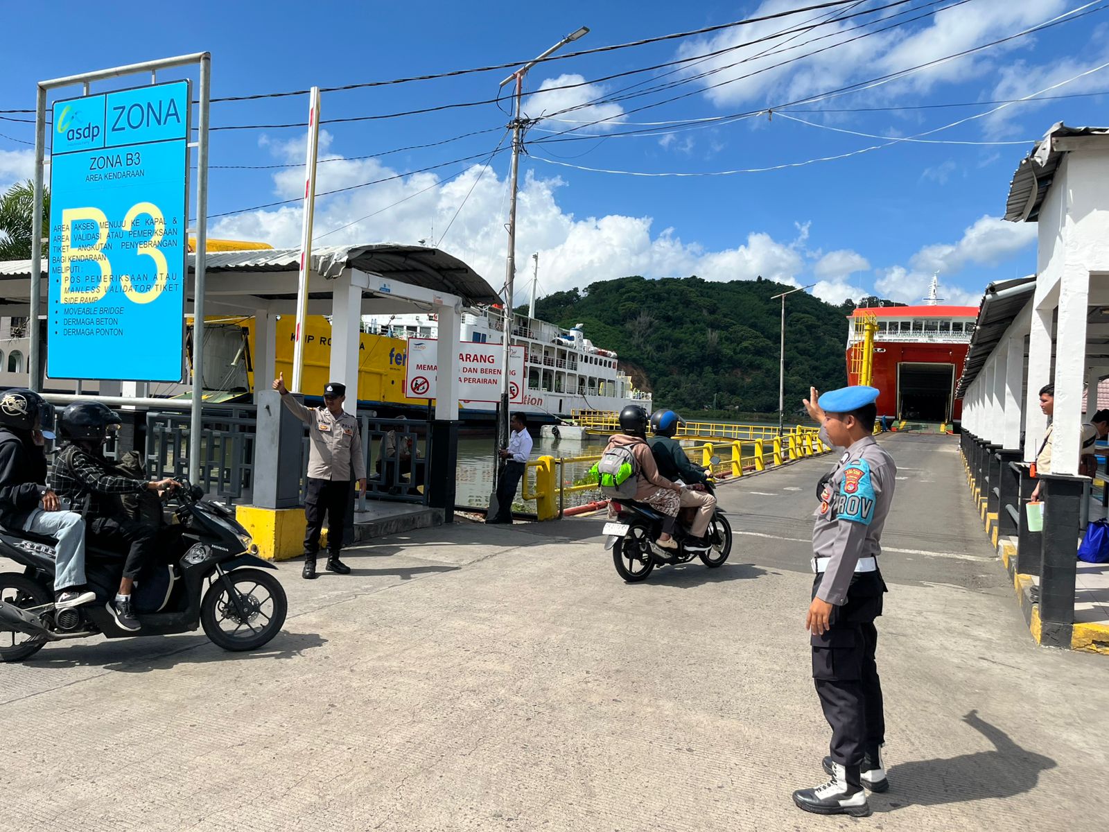 Patroli Kapal dan Pengamanan Pemuatan: Upaya Polsek Lembar Mencegah Premanisme
