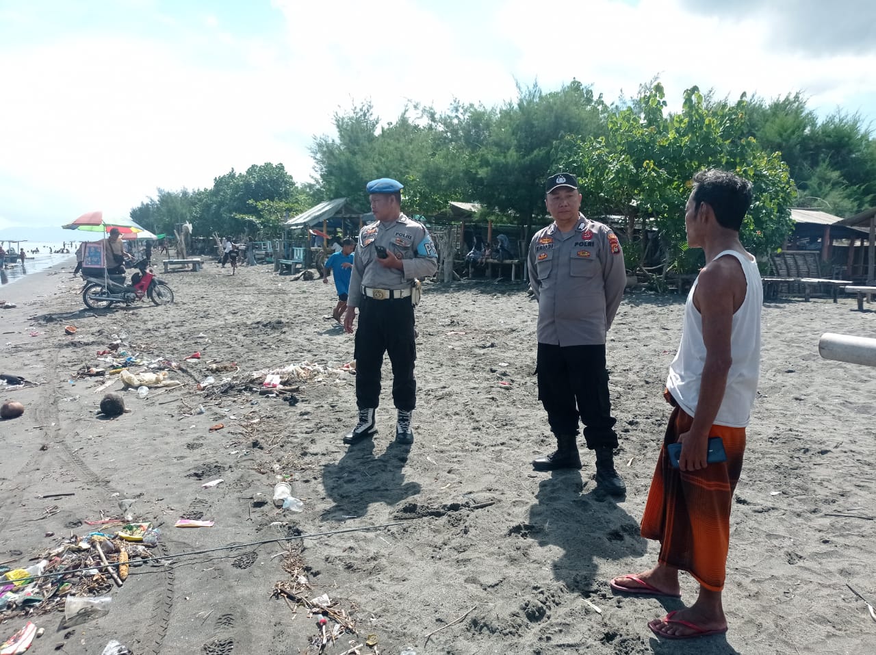 Keamanan Pantai Cemare Dijaga Ketat, Polsek Lembar Lakukan Patroli Rutin