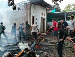 Personel Polsek Ambalawi Bantu Padamkan Kebakaran Rumah di Dusun Benteng Tolowata