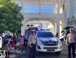 Satlantas Polres Bima Kota Kawal Rombongan Calon Jamaah Haji Menuju Bandara Sultan Salahudin