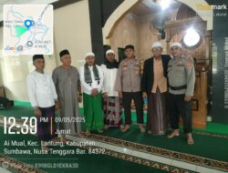 Bhabinkamtibmas Desa Ai Mual Jadi Khatib dan Imam Sekaligus Sampaikan Pesan Kamtibmas ke Warga