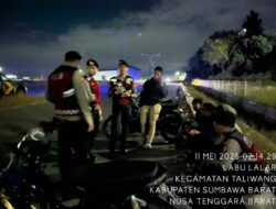 Patroli Dialogis Sat Samapta Polres Sumbawa Barat Imbau Warga Jaga Kamtibmas dan Kebersihan Lingkungan