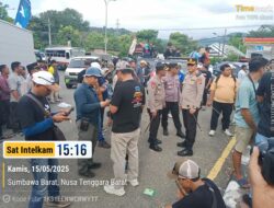 Aksi Demonstrasi KP4S di KSB, Kapolres Sumbawa Turun Langsung Urai Kemacetan