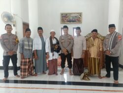 Kapolsek Utan Pimpin Salat Jumat Keliling, Imbau Jaga Kamtibmas dan Cooling System